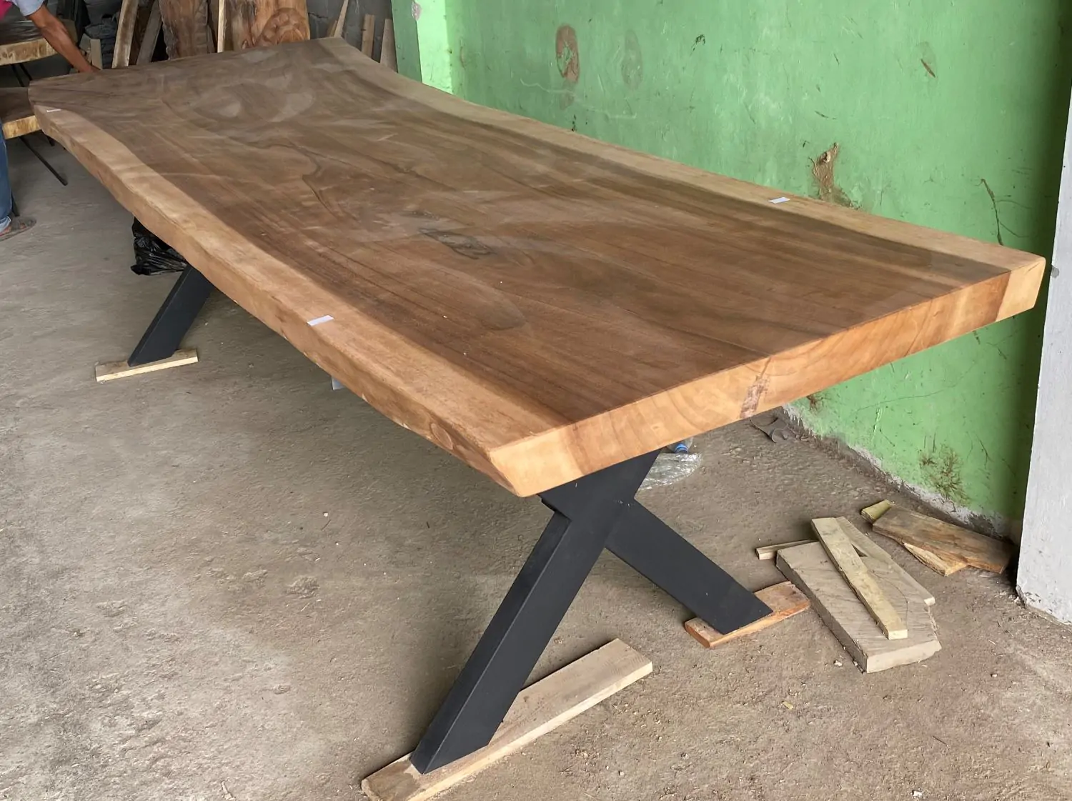  Product image 1 of the product “Natural wood table suar with metal legs X-style, 314cm length, 107cm width, 83.5 cm height. Table top 7cm thickness ”